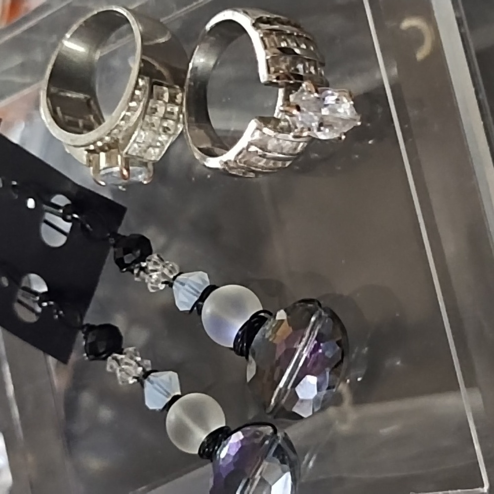 Earrings and Rings bundle - Picture 2 of 2